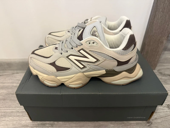 Baskets New Balance 9060 FAN taille 43