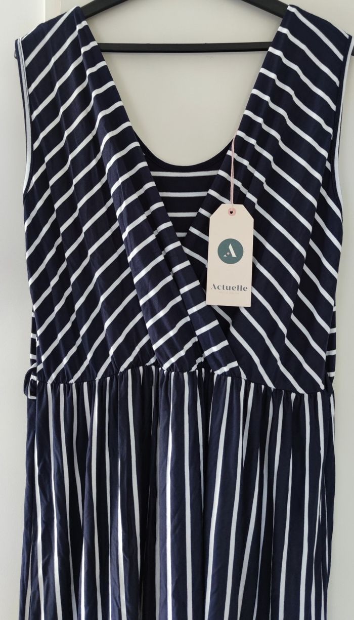 Robe sans manches avec col en V marque Actuelle taille 46/48 couleur bleu rayé blanc pour femme - photo numéro 6