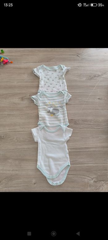 Bodies taille 1 mois