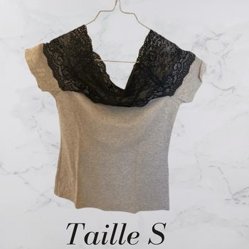 Haut gris à dentelle noir Taille S 🟡