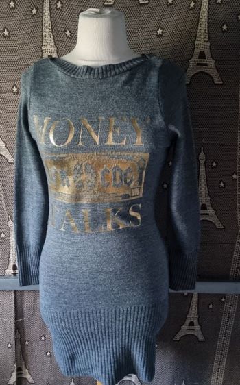 Robe pull gris avec écriture taille 36-38