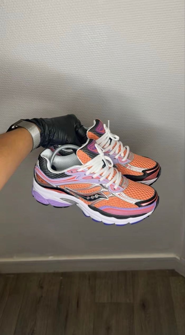 Éclat Pêche et Lavande : La Saucony Vibrante taille dispo 36 à 45 - photo numéro 2