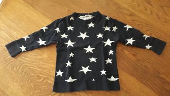 Pull marine avec des étoiles blanches 3-4 ans H et M