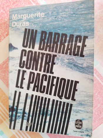 Livre un barrage contre le pacifique