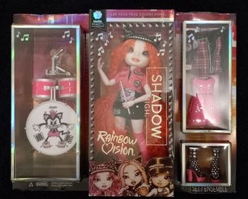 Poupée rainbow high Shadow high Mara Pinkett rainbow vision neon