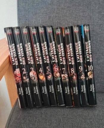 Lot de manga l attaque des titans tome 1 à 10