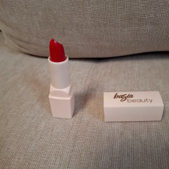 Rouge à lèvres rouge flamenco basic beauty - photo numéro 2