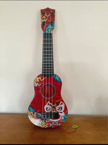 Guitare pour enfants – Rouge  avec motifs – Neuve