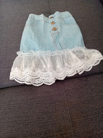 Jupe jean et dentelle en 3 ans