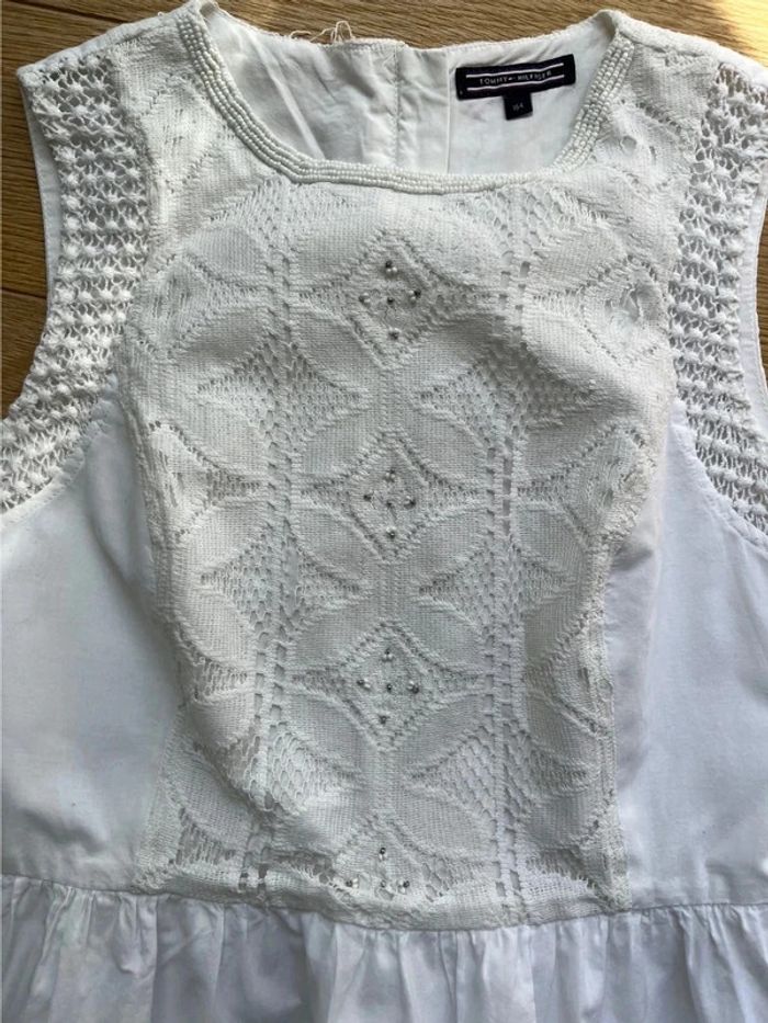 Robe blanche tommy Hilfiger très joli très bon état taille 164cm/ 14 ans - photo numéro 2