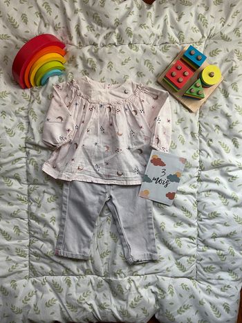 ensemble blouse manches longues rose motifs lune kiabi et pantalon gris in extenso 3 mois