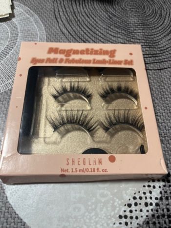 Faux cils
