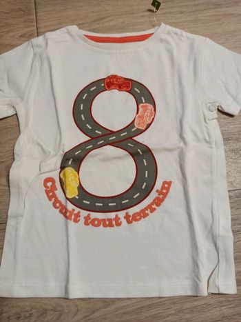 21. T-shirt neuf Vertbaudet 5ans 108