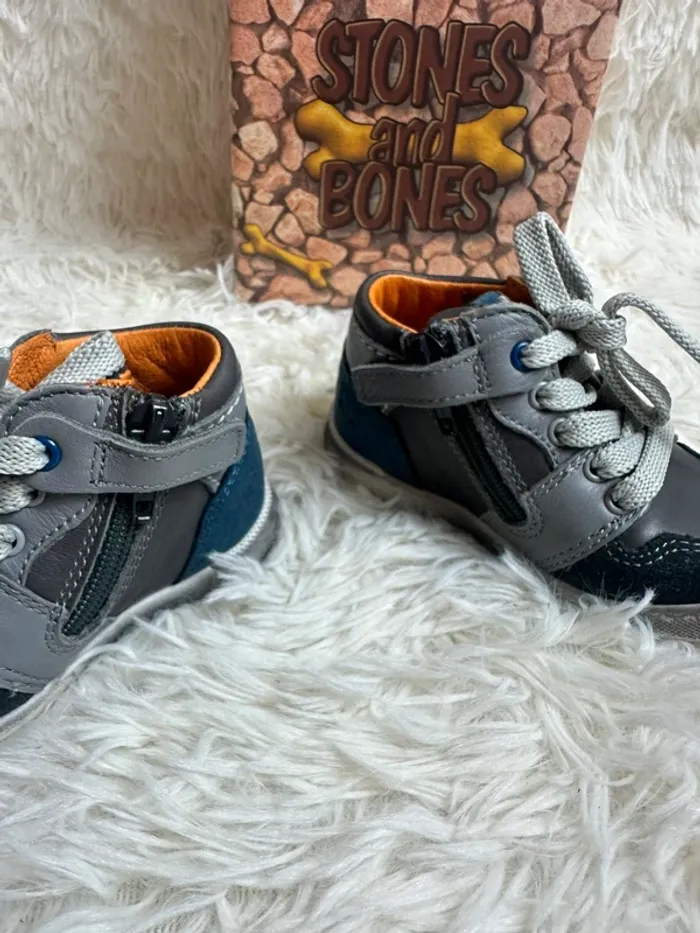 Paire de chaussures bébé Stones and Bones taille 20 - photo numéro 5