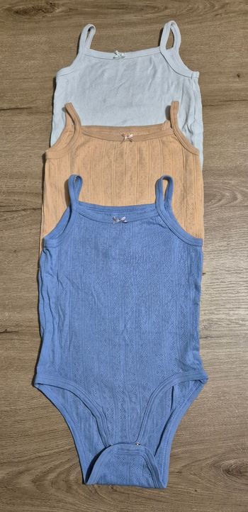 Lot bodies bretelles 24 mois