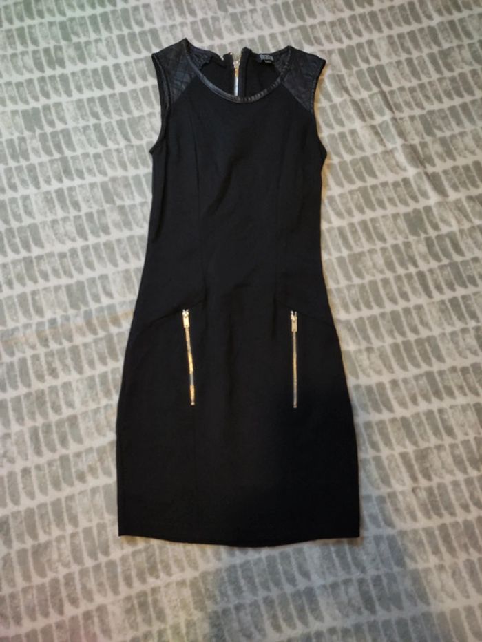 Robe zippé noir moulante Bershka taille S 36 - photo numéro 1