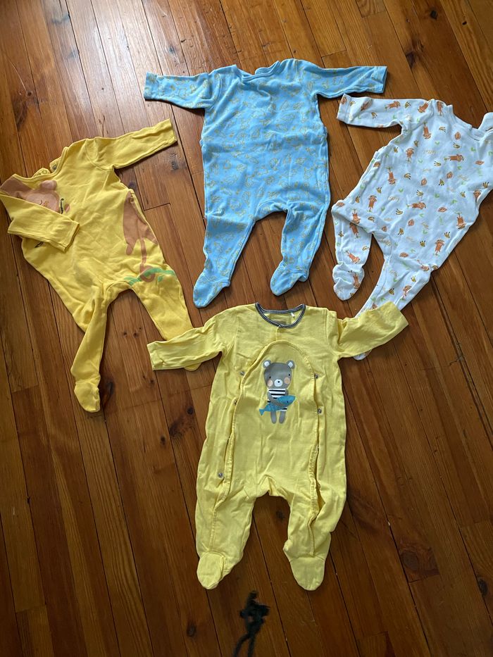 Lot de pyjamas - photo numéro 2