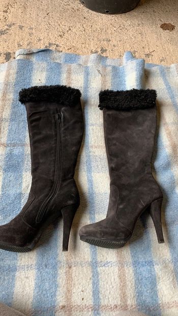 Bottes noires en daim pointure 38