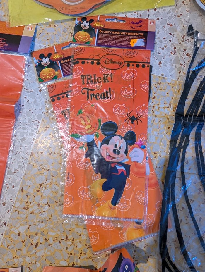 Décoration halloween Mikey Disney neuves - photo numéro 7