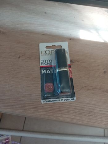 Rouge a lèvres coloris 633 moka chic