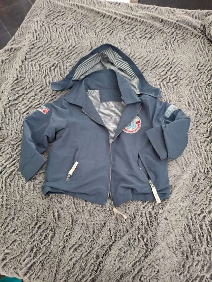 Blouson fin avec capuche amovible