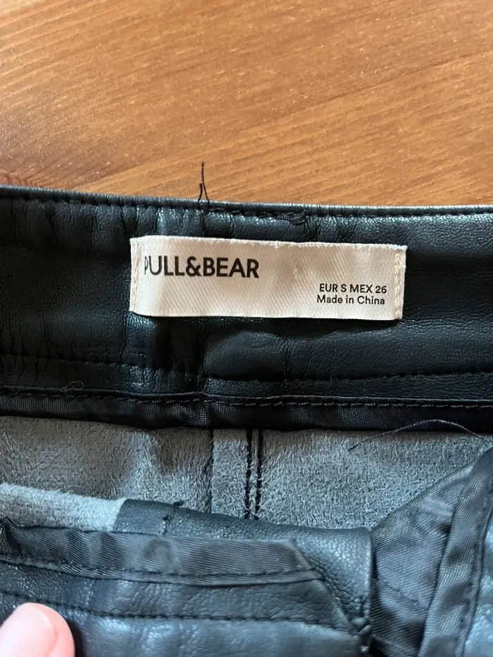 Jupe en simili cuir Pull&Bear en taille S - photo numéro 4