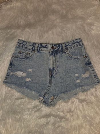 Short en jean zara taille xs tres bon état 