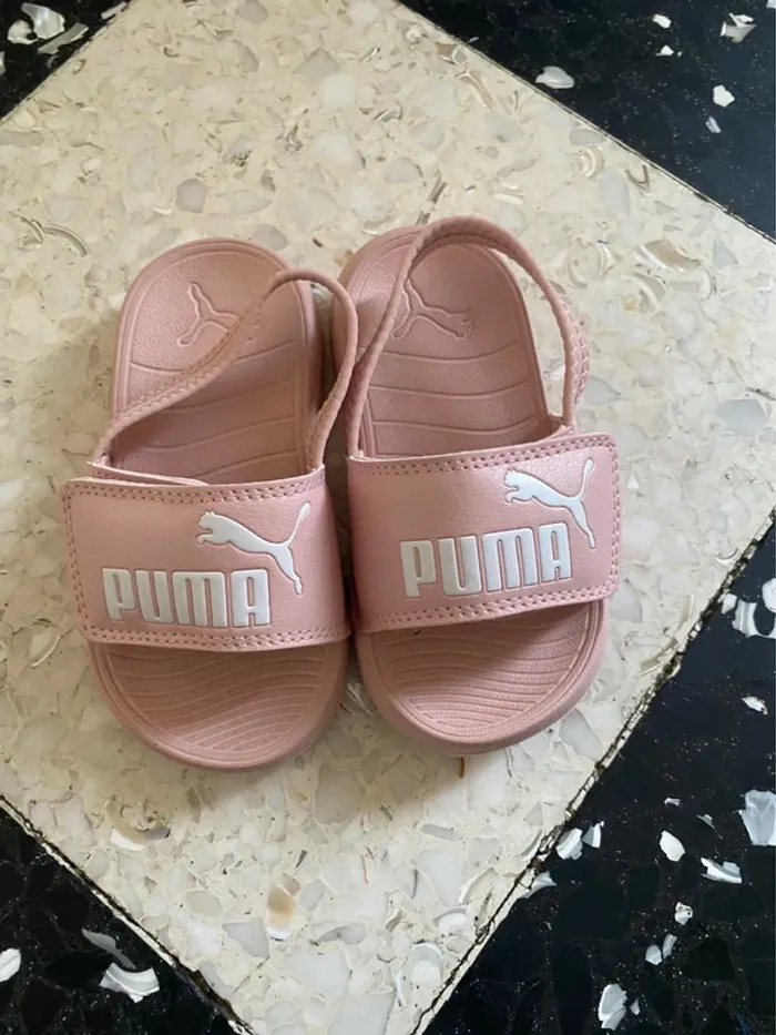 Claquettes sandales Puma rose – Pointure 25 – Neuf