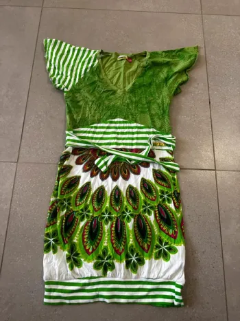 Robe verte Desigual taille 13/14 ans, très bon état