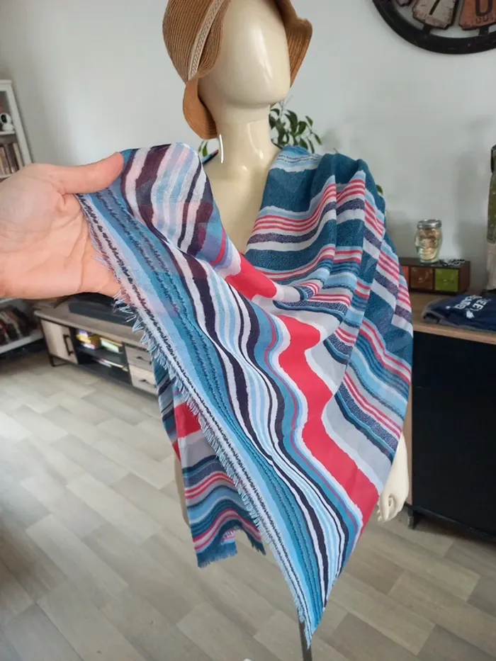 Foulard femme rouge et bleu - photo numéro 5