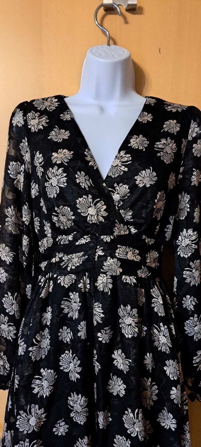 Robe noire à imprimé fleurs - photo numéro 5