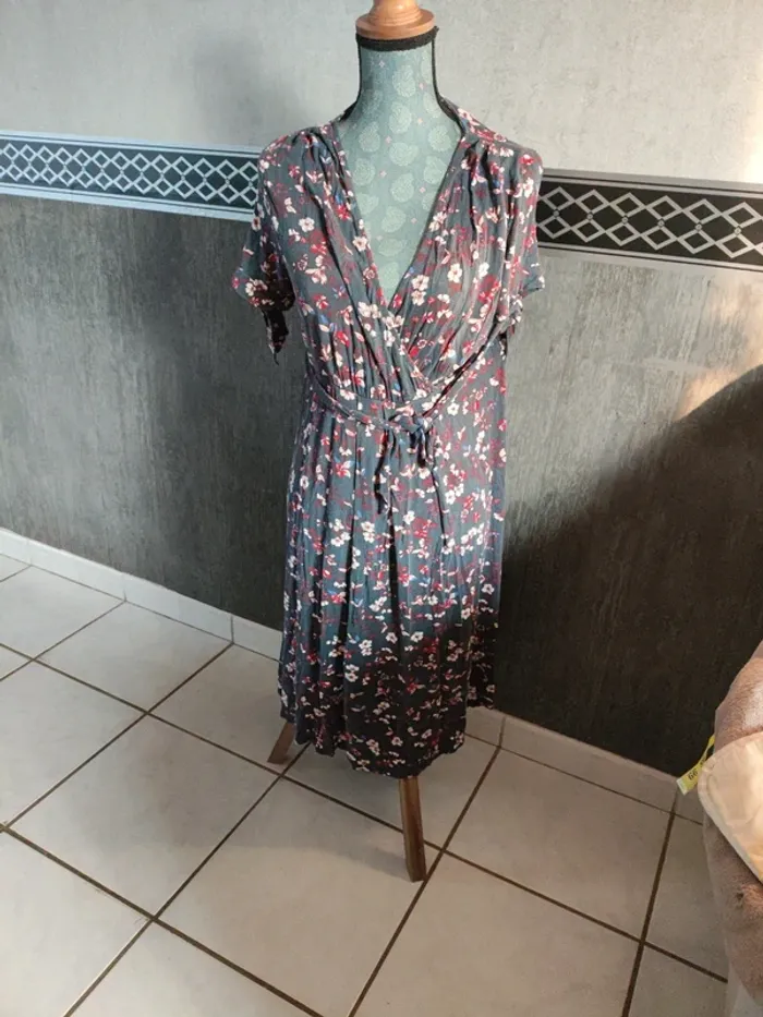 Robe taille 46/48 col v - photo numéro 8