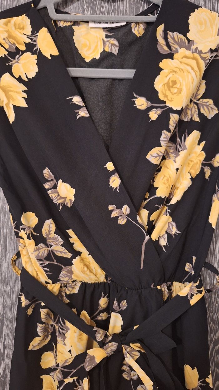 Robe longue fleurie noir et jaune type portefeuille - photo numéro 4