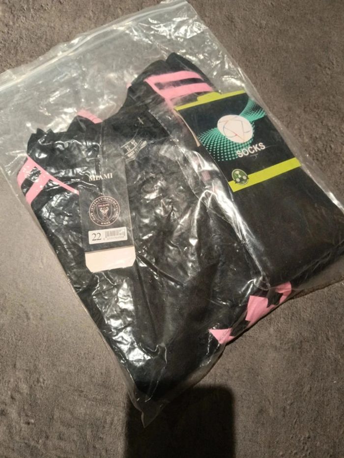 Tenue football Léo Messi Inter Miami rose. T.22 - photo numéro 5