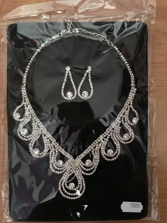 Parure collier et boucles d’oreilles