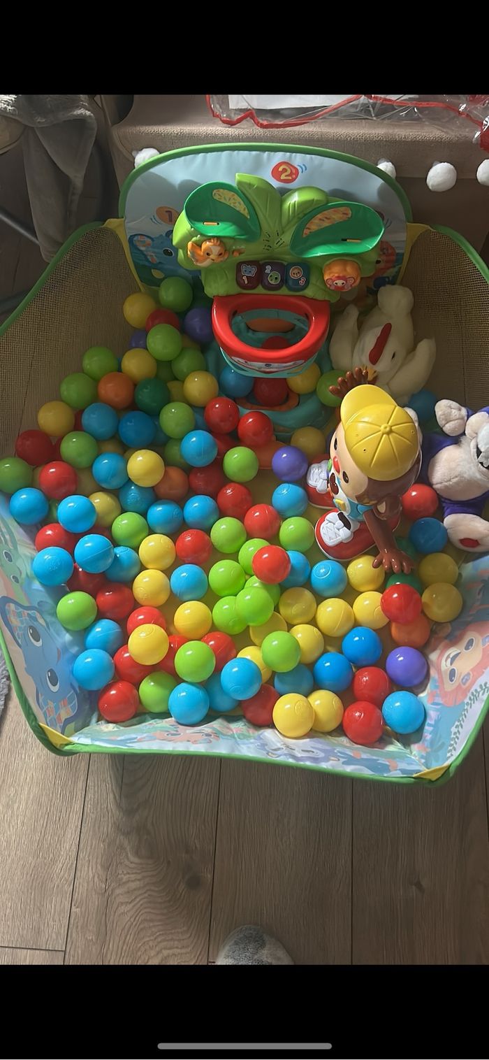 Piscine à balles interactive