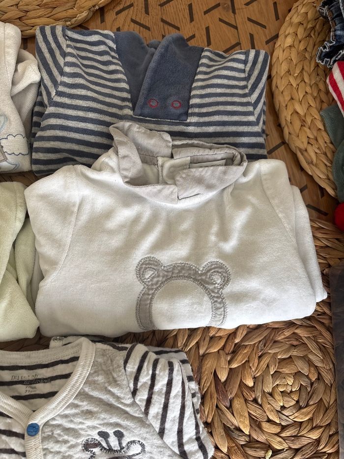 Lot Pyjamas /grenouillère taille 9mois - photo numéro 2