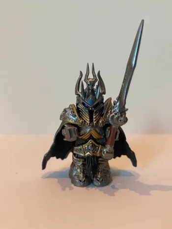 Figurine type lego le Roi Liche. world of Warcraft