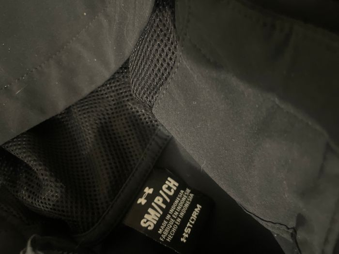 Je vent une veste under armour noir - photo numéro 4