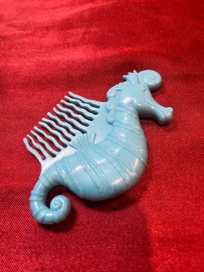 Peigne hippocampe poupée Steffi love sirene arc en ciel