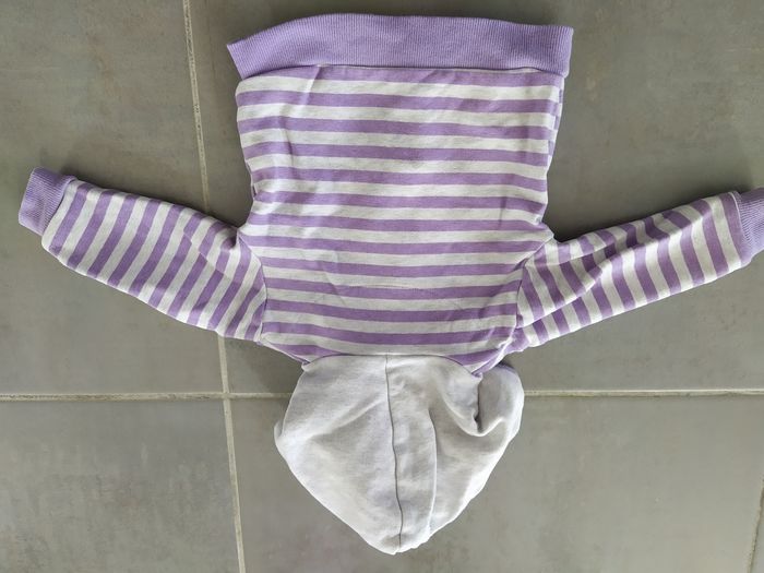 Veste à capuche et à rayures 6 mois - photo numéro 4