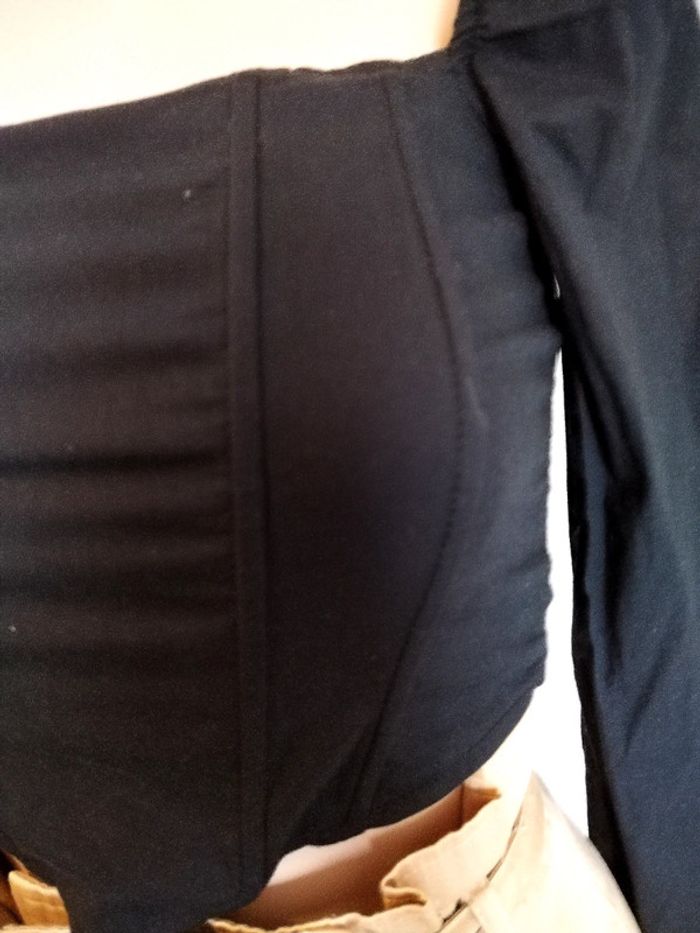 Crop top noir bershka taille xs neuf avec étiquette - photo numéro 2