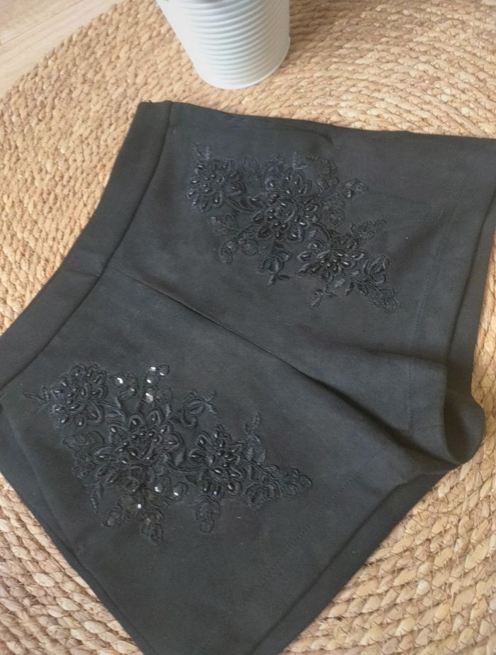 Short noir à sequins Zara - photo numéro 2