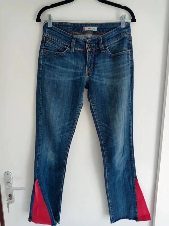 Jean's bleu et rouge custom 571 slim fit Levi's - photo numéro 2