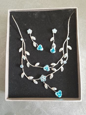 Parure collier + boucle d'oreilles