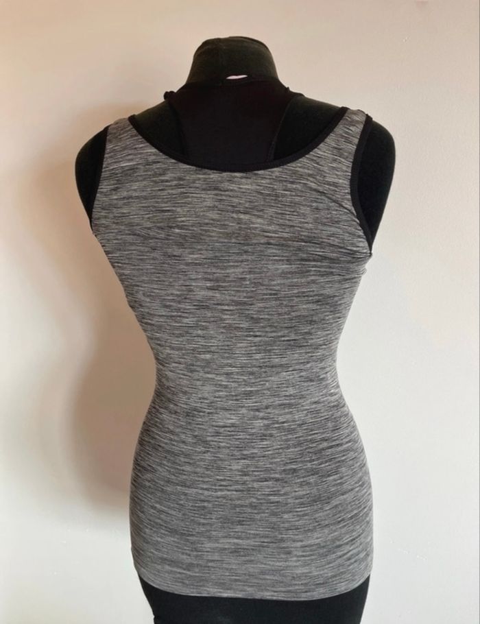 Haut de sport gris taille XS de chez Tissaia en très bon état - photo numéro 4