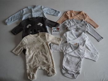 Lot kiabi 0m 48-51 cm : 3 Pyjamas velours fantaisies + 4 Bodies ML