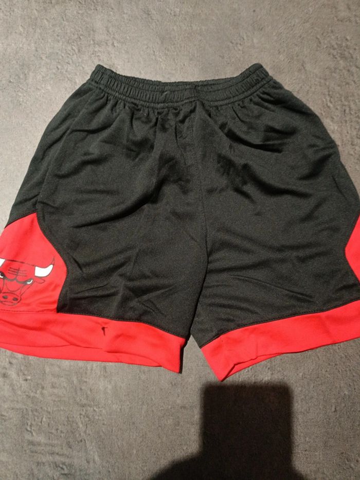 Tenue NBA Chicago Bulls Michael Jordan noir t.22 - photo numéro 3