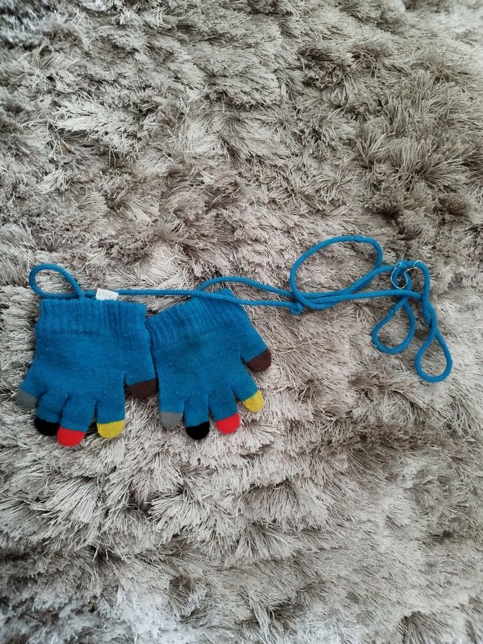 Gants bleus et multicolores