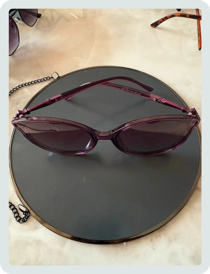 Lunette de soleil ronde rose/violet - photo numéro 3